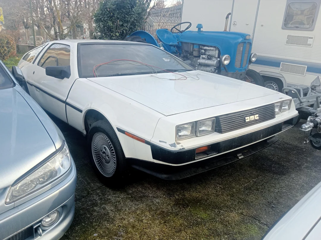 DeLorean DMC-12